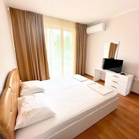 Long Sunny Apartment *