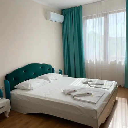 Long Sunny Appartement Shkorpilovtsi