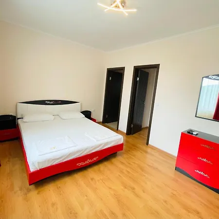 Long Sunny Apartment Shkorpilovtsi